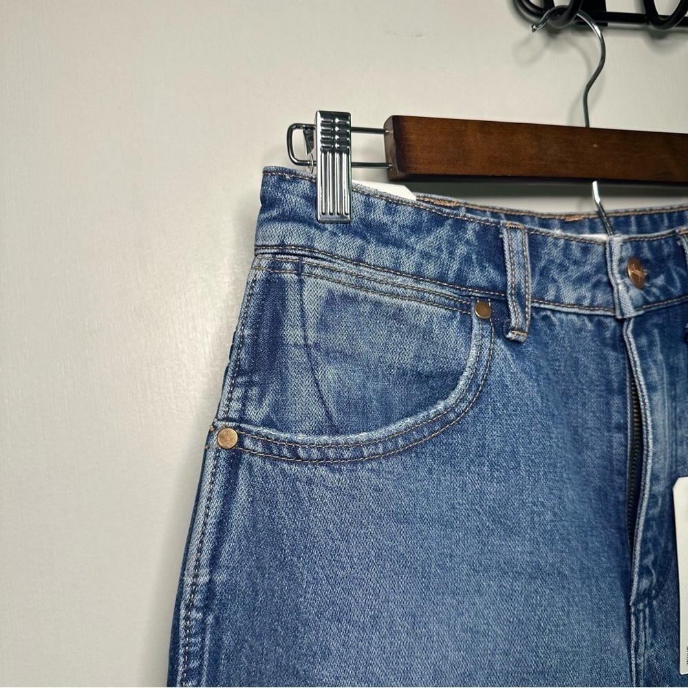 Wrangler Women’s High Rise Relaxed Mom Jeans. Medium Wash. Size 27. - Picture 7 of 12